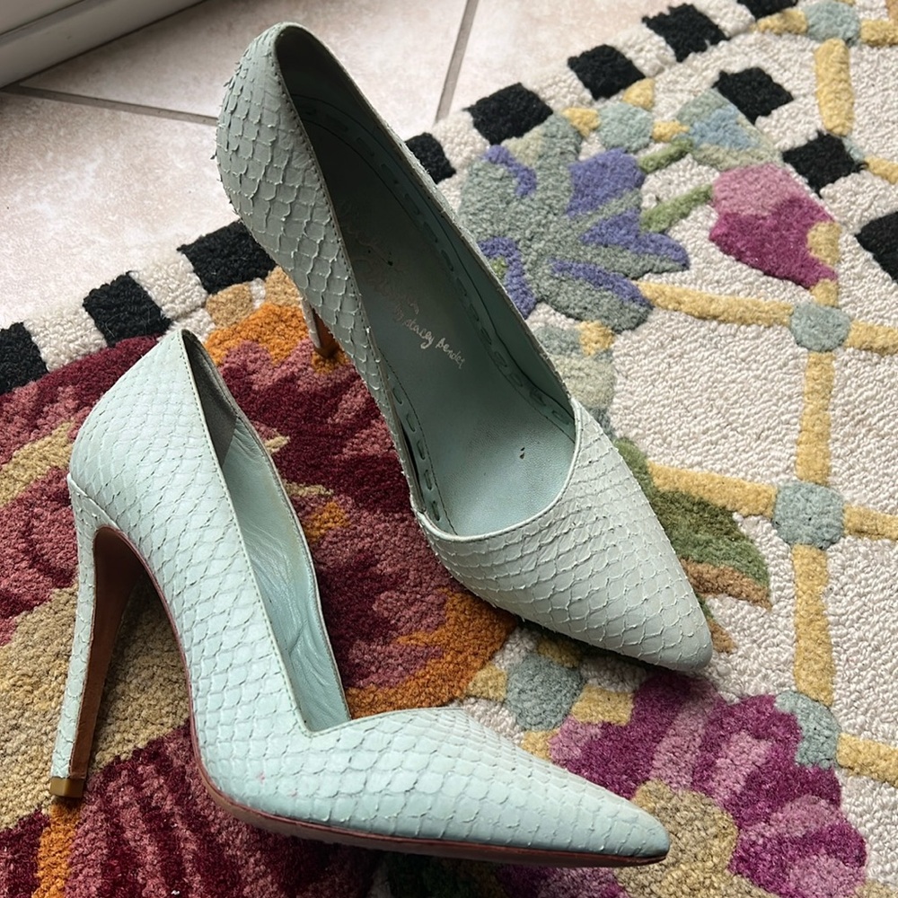 Alice + Olivia Mint Green Textured Pointed-Toe Heels